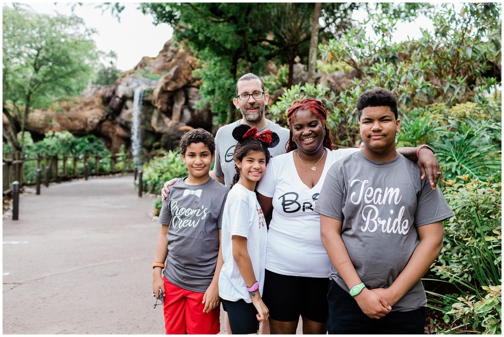 group family photos by the tree of life in Disney's Animal Kingdom